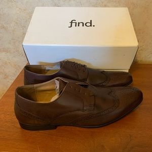Men’s dress shoes